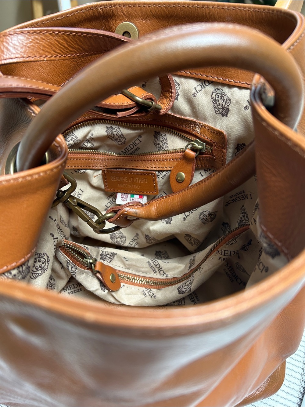 I Medici Classic Brown Leather Shoulder Hobo Bag - Picture 14 of 15